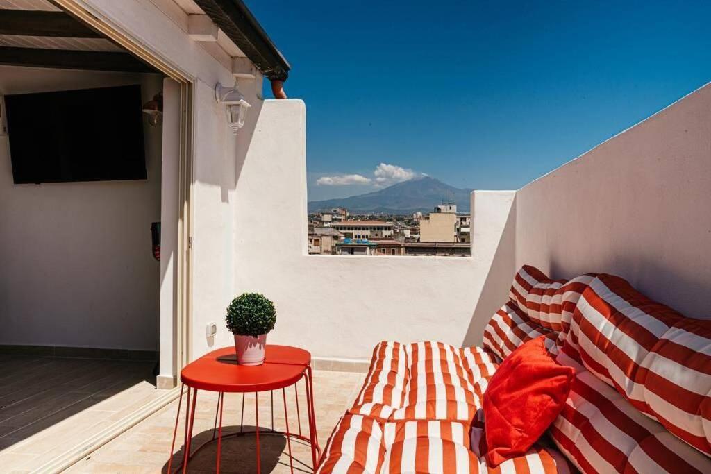 Attico In Pieno Centro Storico Di Catania Apartamento Exterior foto